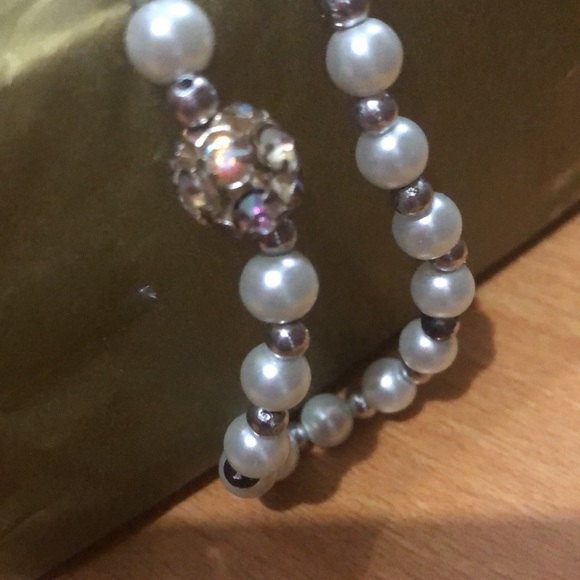 A necklace - Picture 3 of 5